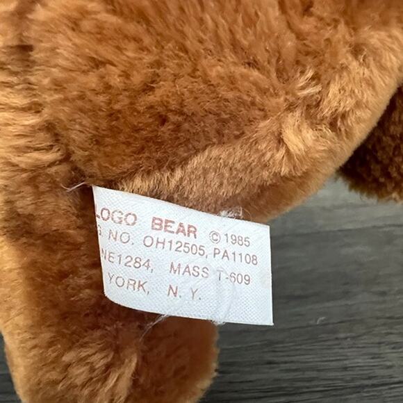 Logo Bear Soft n Cuddly Brown Bear Sitting‎ Plush 1985 Vintage - Picture 4 of 5